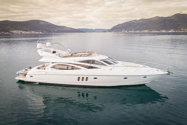 Motor yacht
